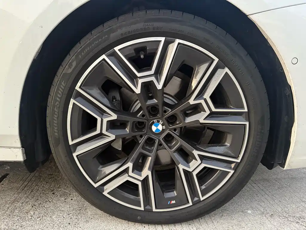 BMW 5 Series — фото 11