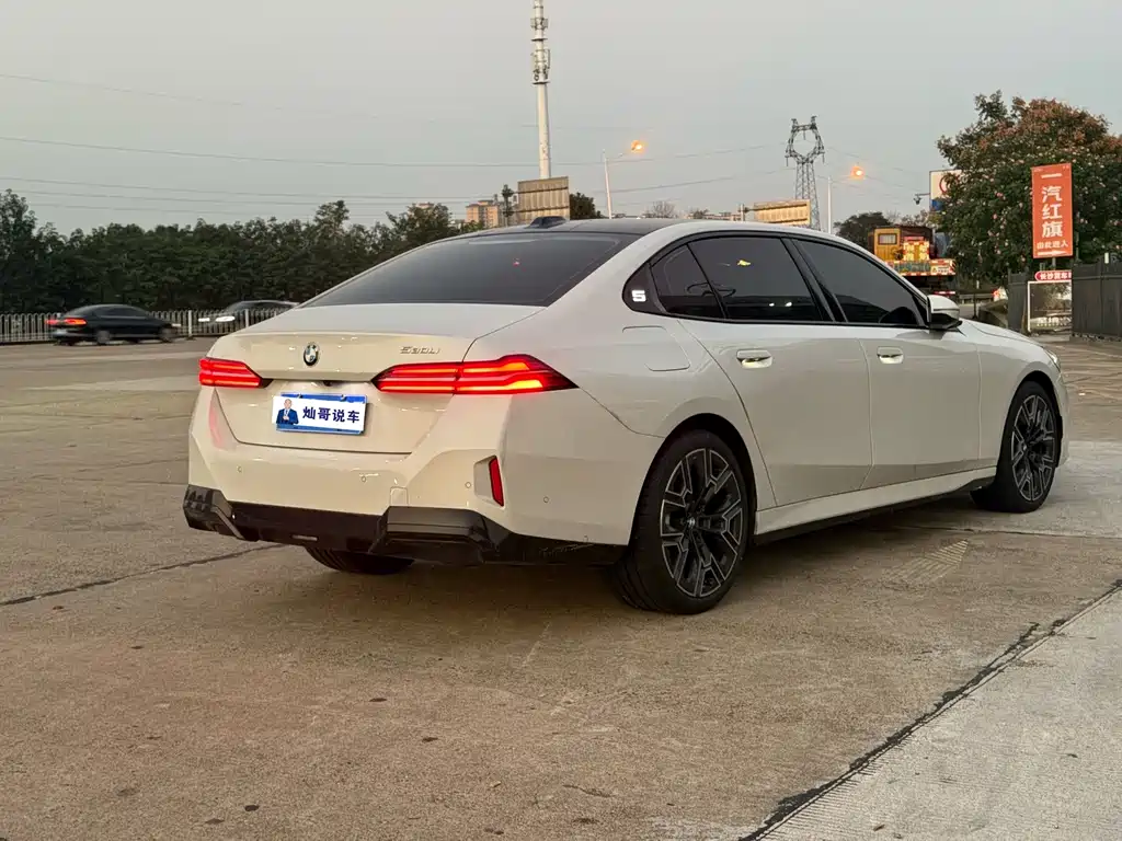 BMW 5 Series — фото 13