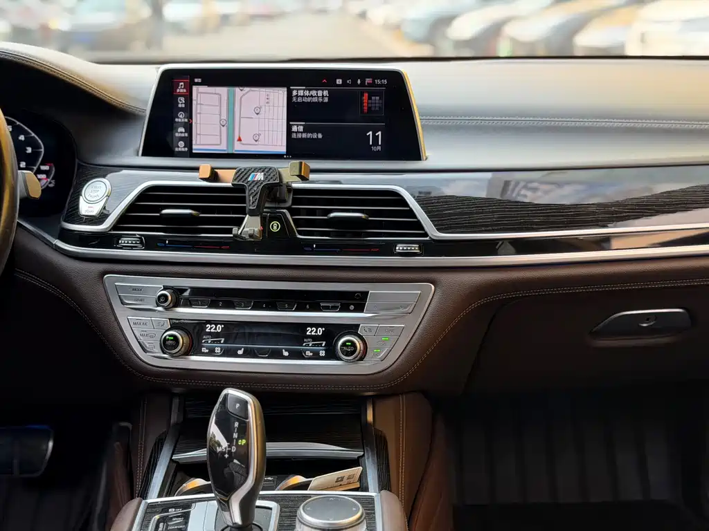 BMW 7 Series — фото 10