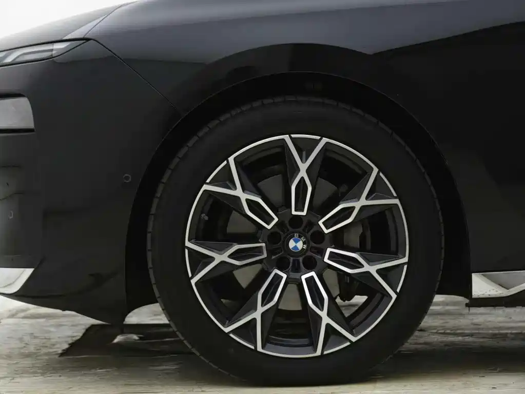 BMW 7 Series — фото 13