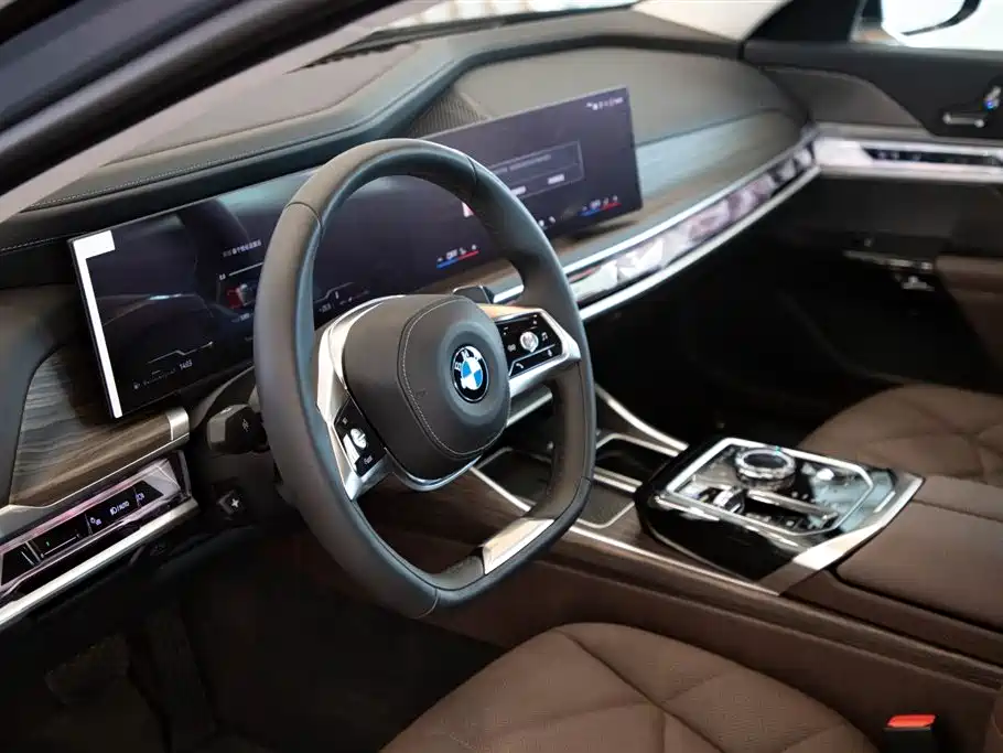 BMW 7 Series — фото 14