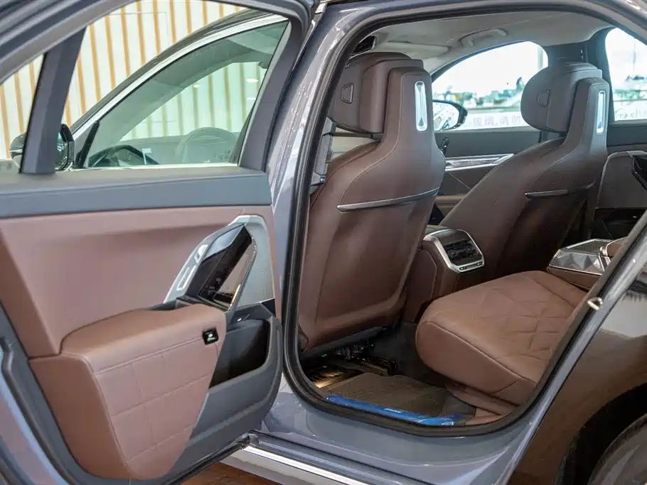 BMW 7 Series — фото 15