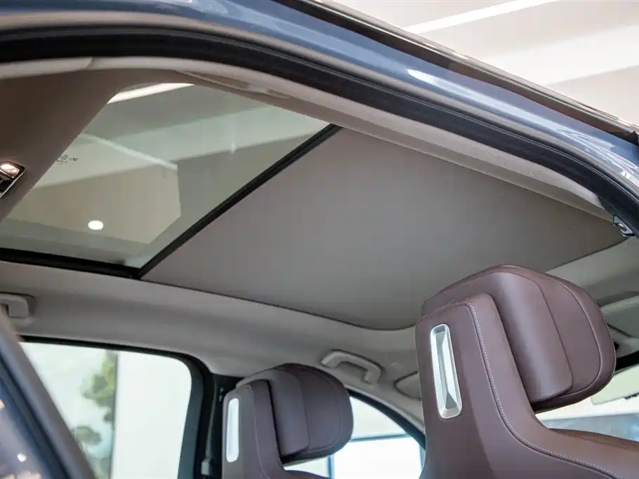 BMW 7 Series — фото 19