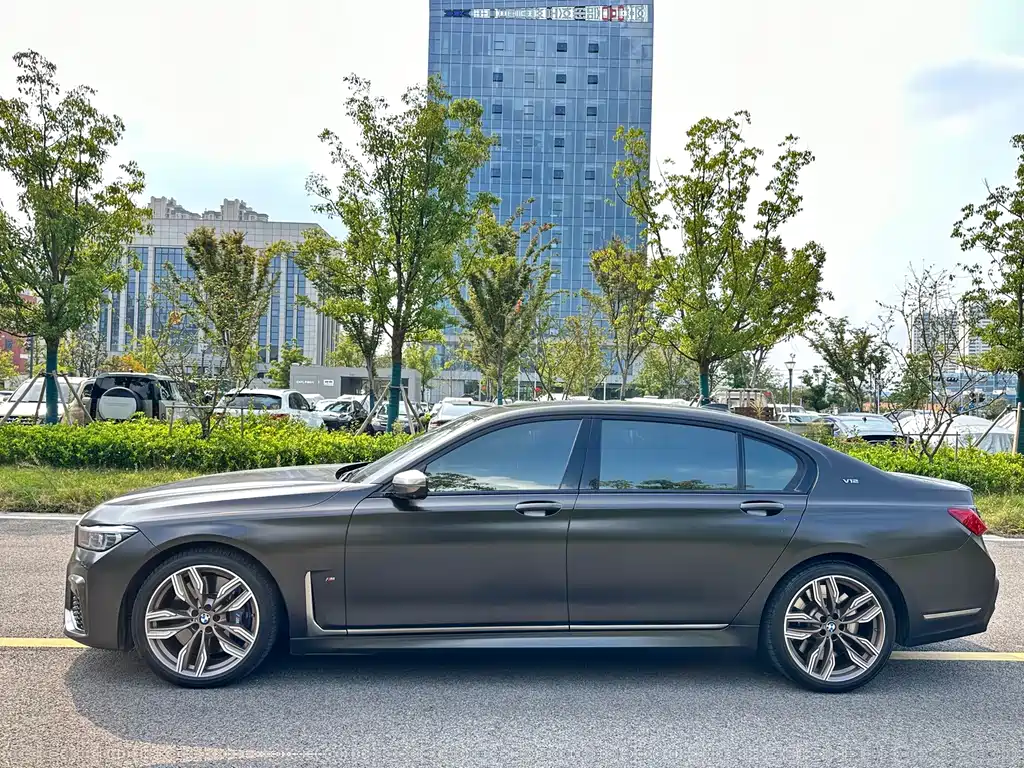 BMW 7 Series — фото 3