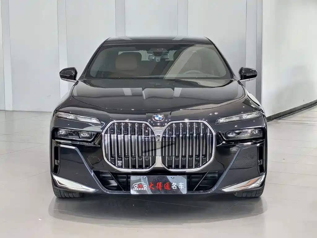 BMW 7 Series — фото 2