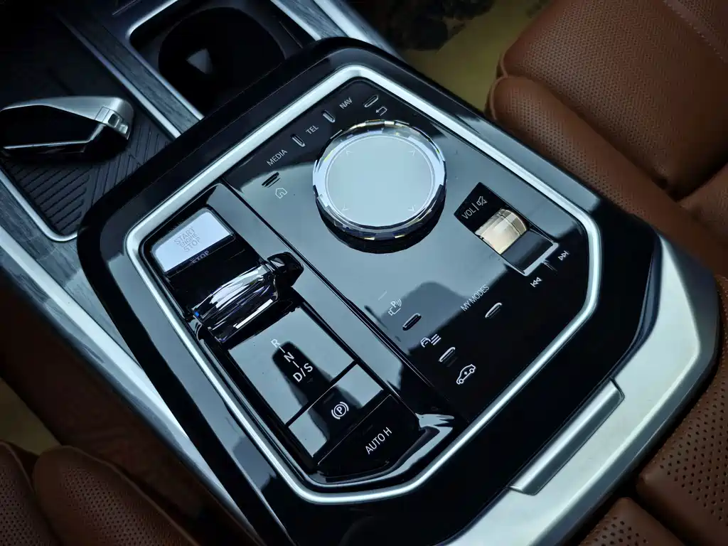 BMW 7 Series — фото 15