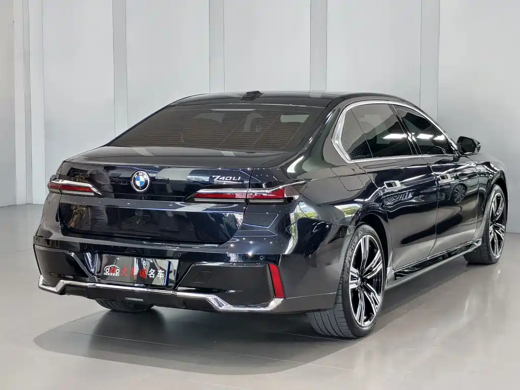 BMW 7 Series — фото 3