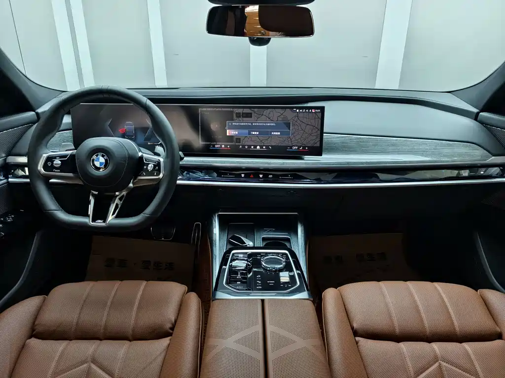 BMW 7 Series — фото 10