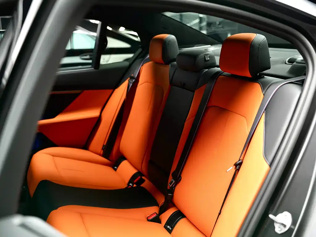 BMW M5 New Energy — фото 15