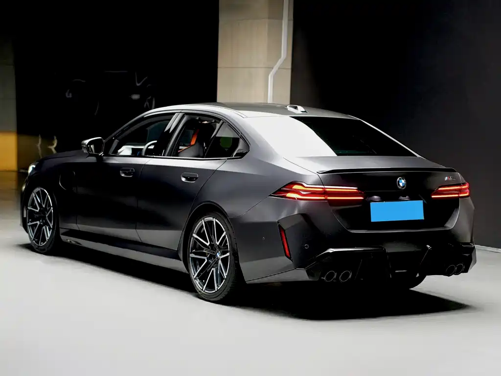 BMW M5 New Energy — фото 6