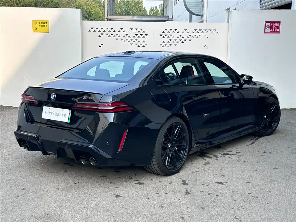 BMW M5 New Energy — фото 4
