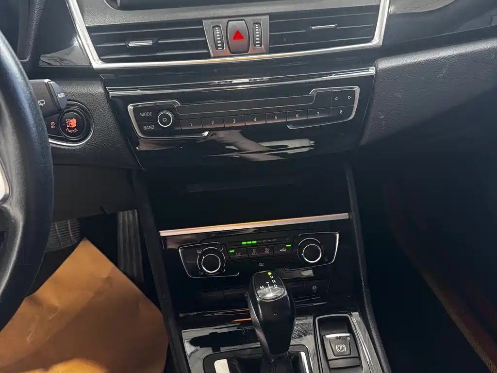BMW 2 Series Active Tourer — фото 11