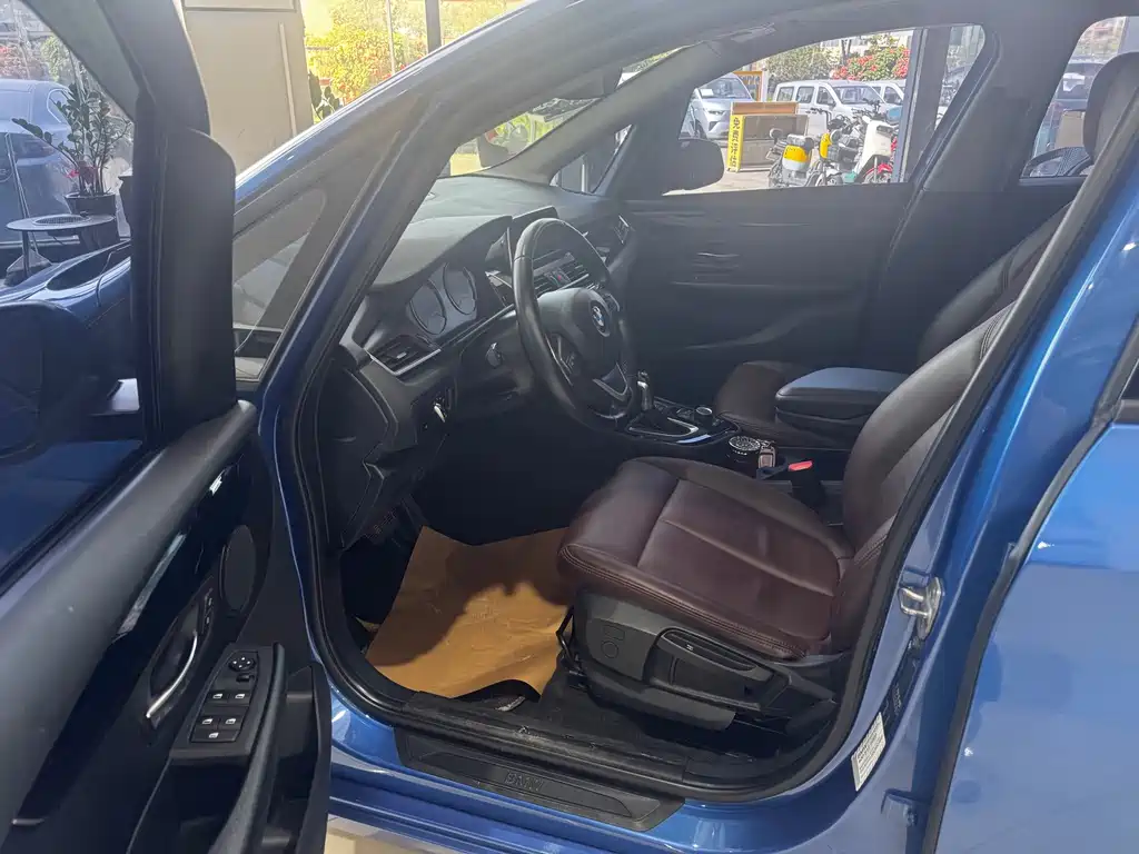 BMW 2 Series Active Tourer — фото 9
