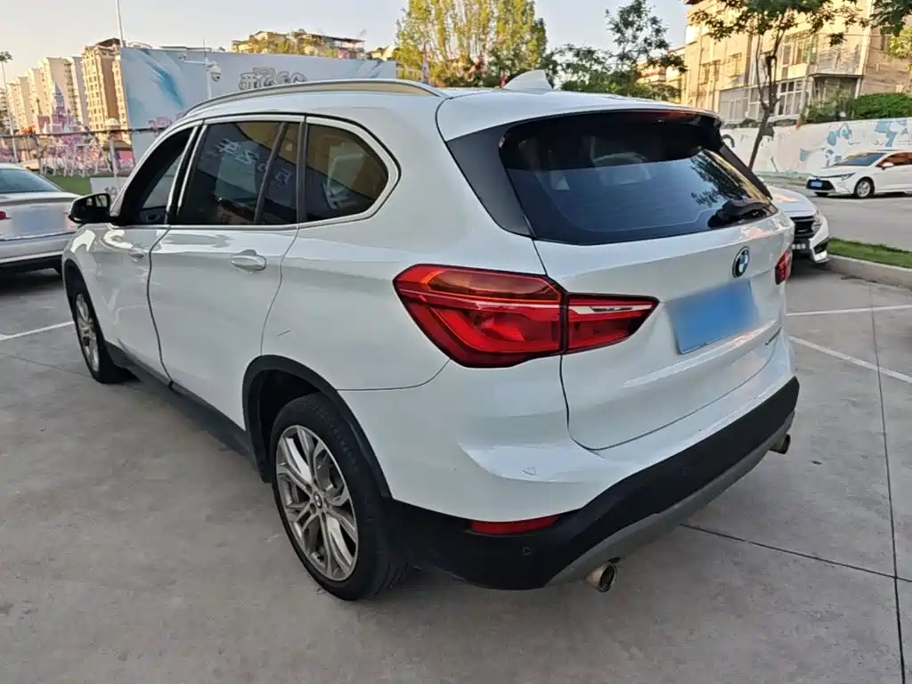 BMW X1 — фото 5