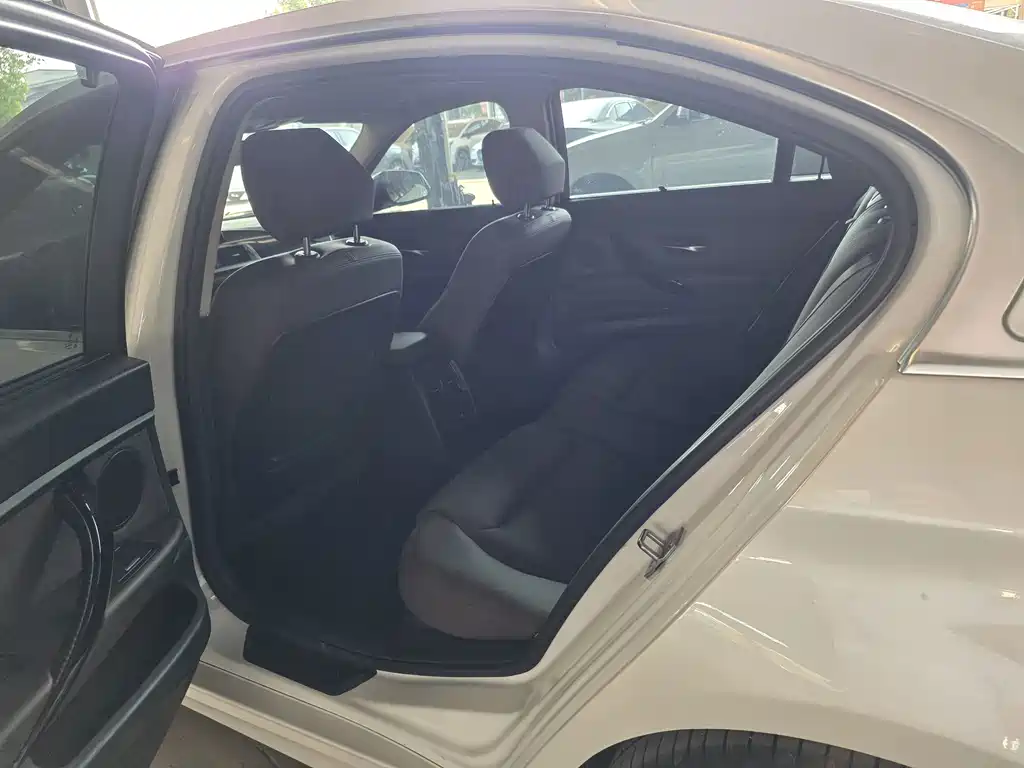 BMW 3 Series — фото 11
