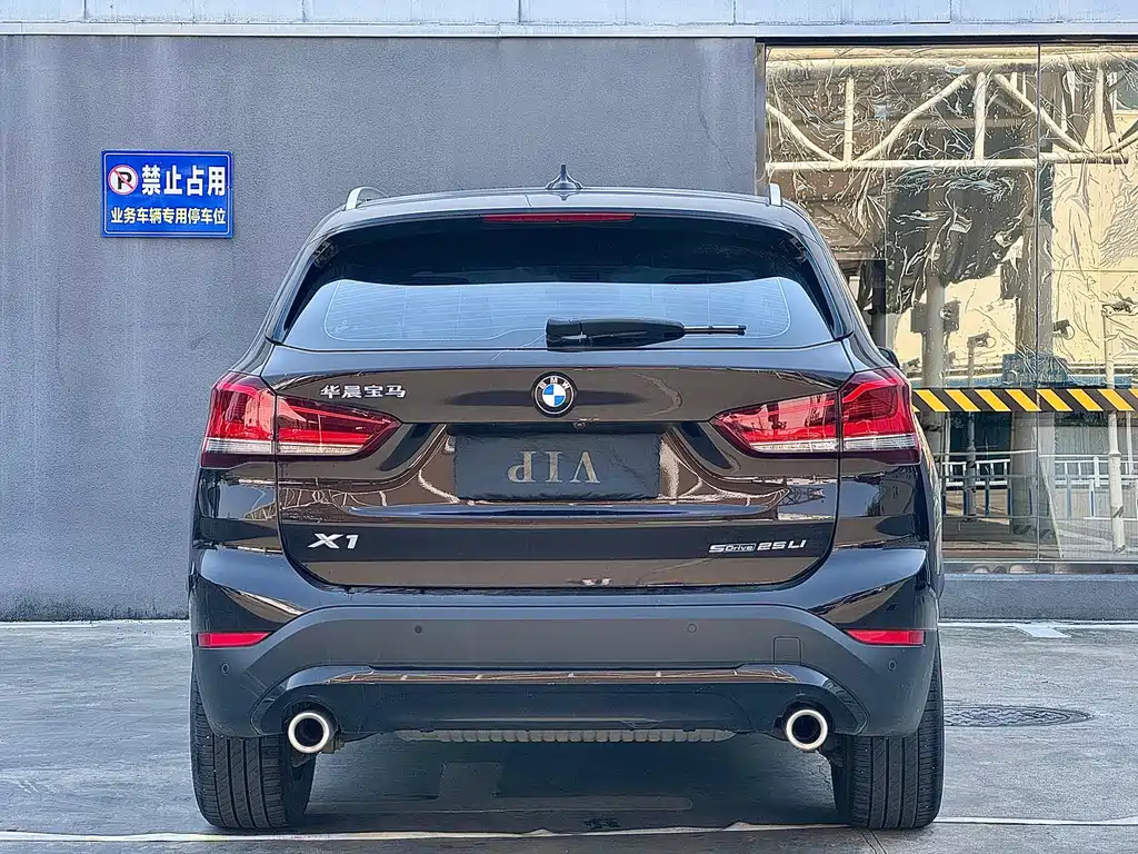BMW X1 — фото 8
