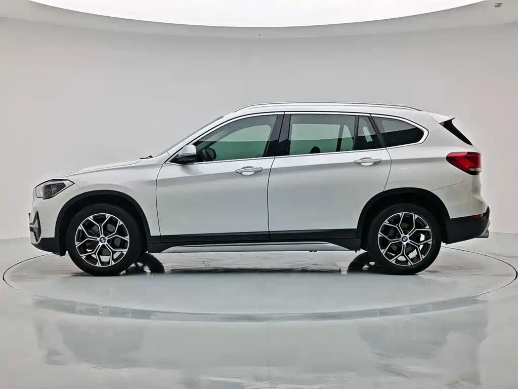 BMW X1 — фото 18