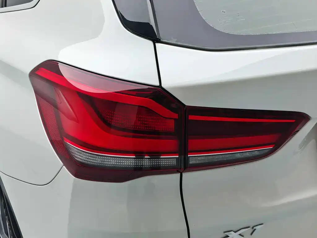 BMW X1 — фото 9