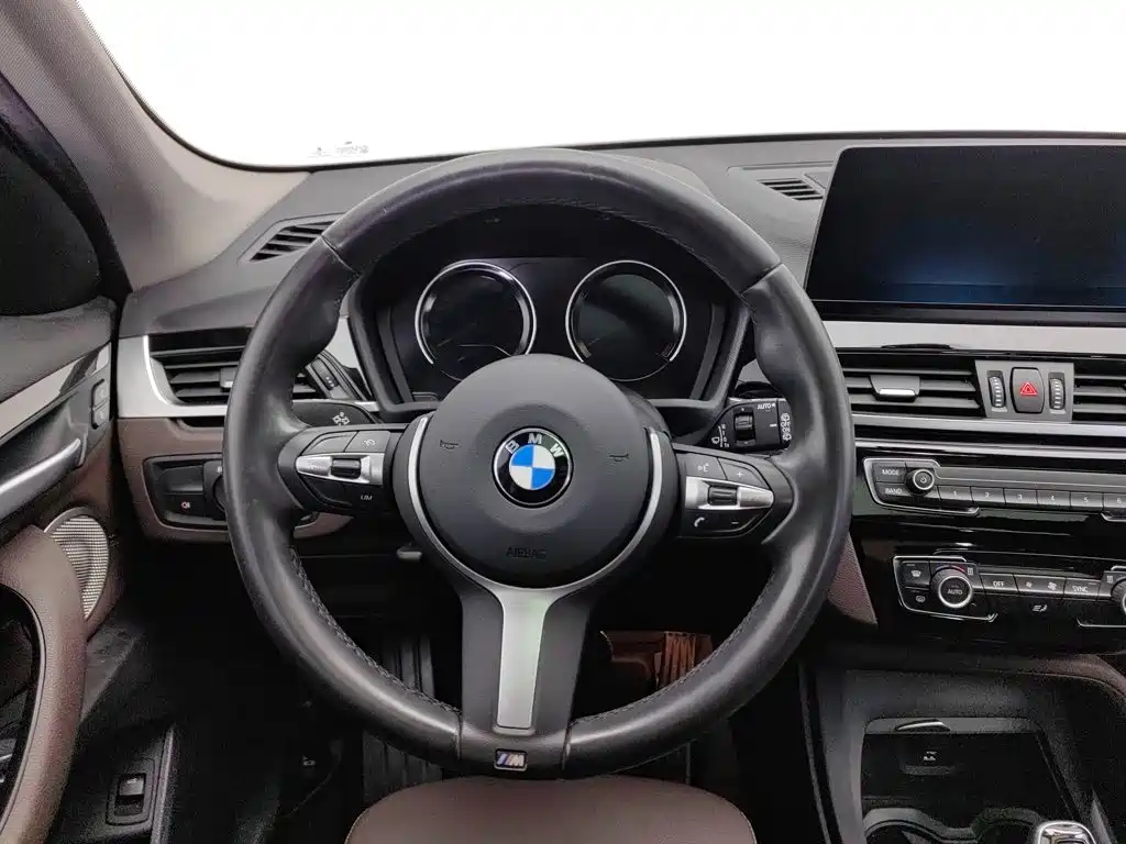 BMW X1 — фото 11