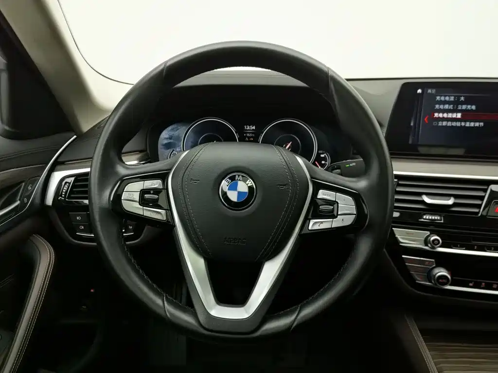 BMW 5 Series New Energy — фото 11
