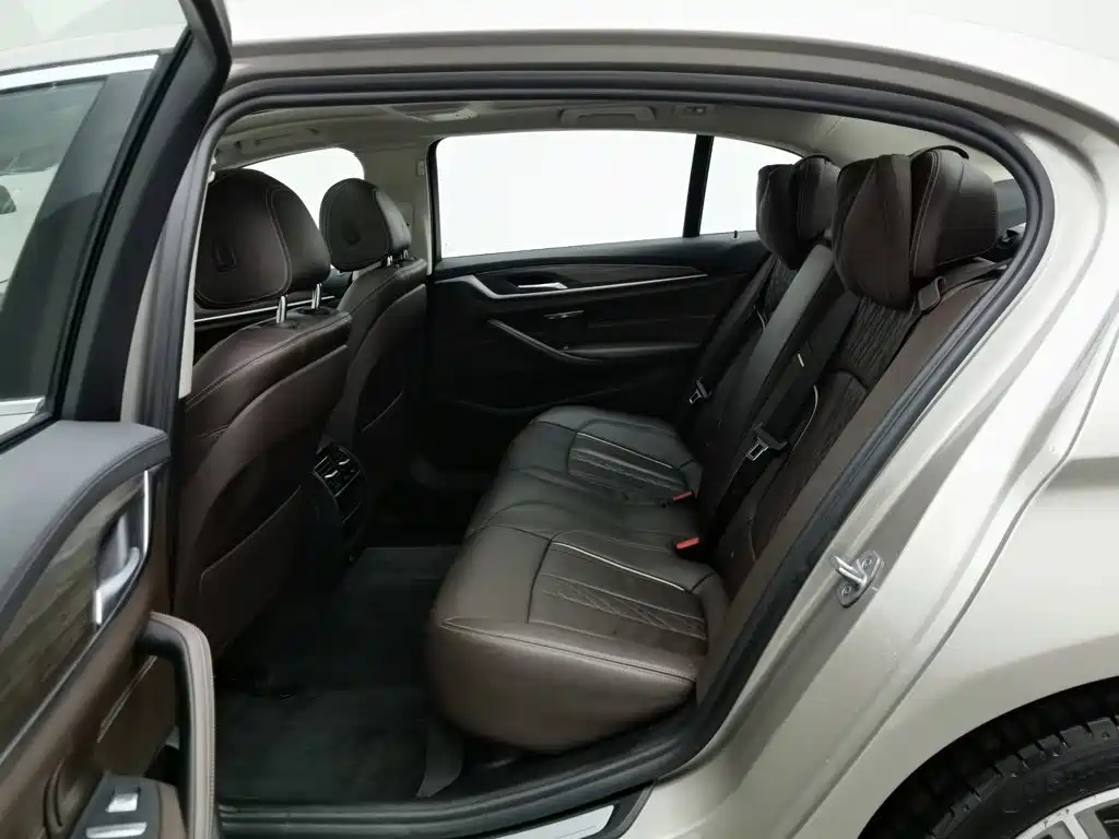 BMW 5 Series New Energy — фото 15