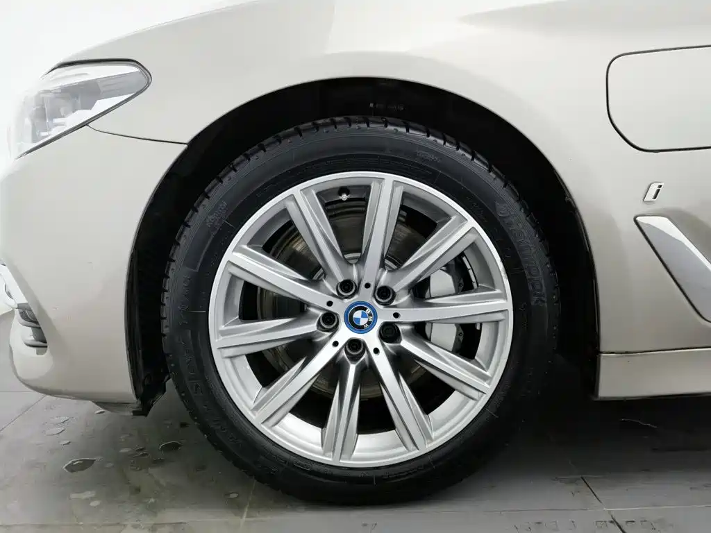 BMW 5 Series New Energy — фото 17