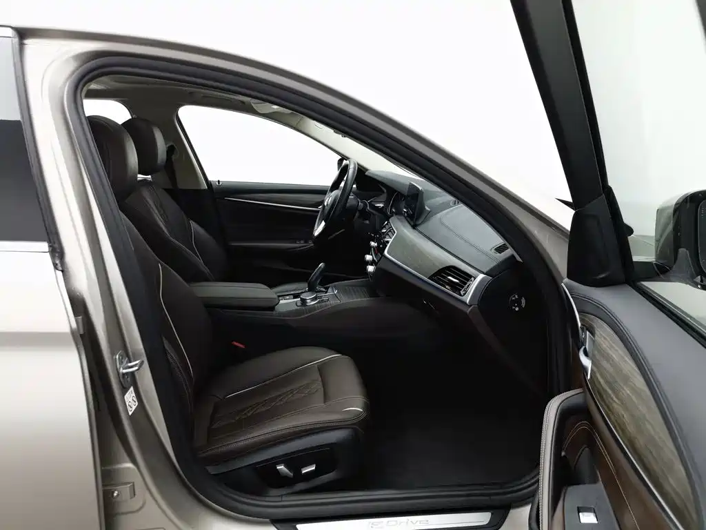 BMW 5 Series New Energy — фото 23