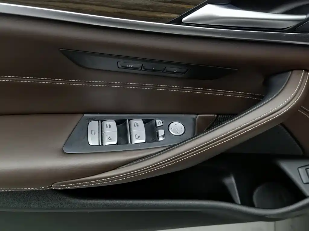 BMW 5 Series New Energy — фото 9
