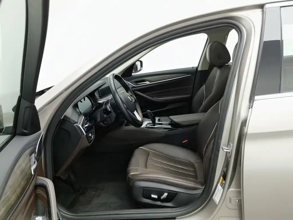BMW 5 Series New Energy — фото 10