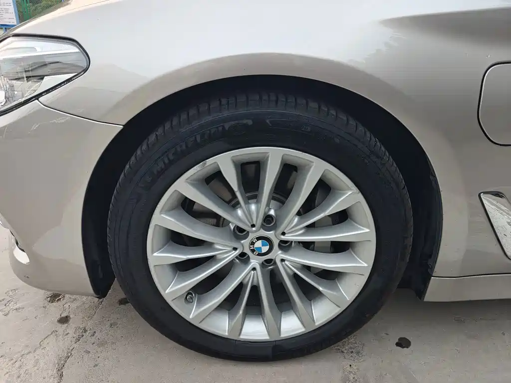 BMW 5 Series New Energy — фото 3