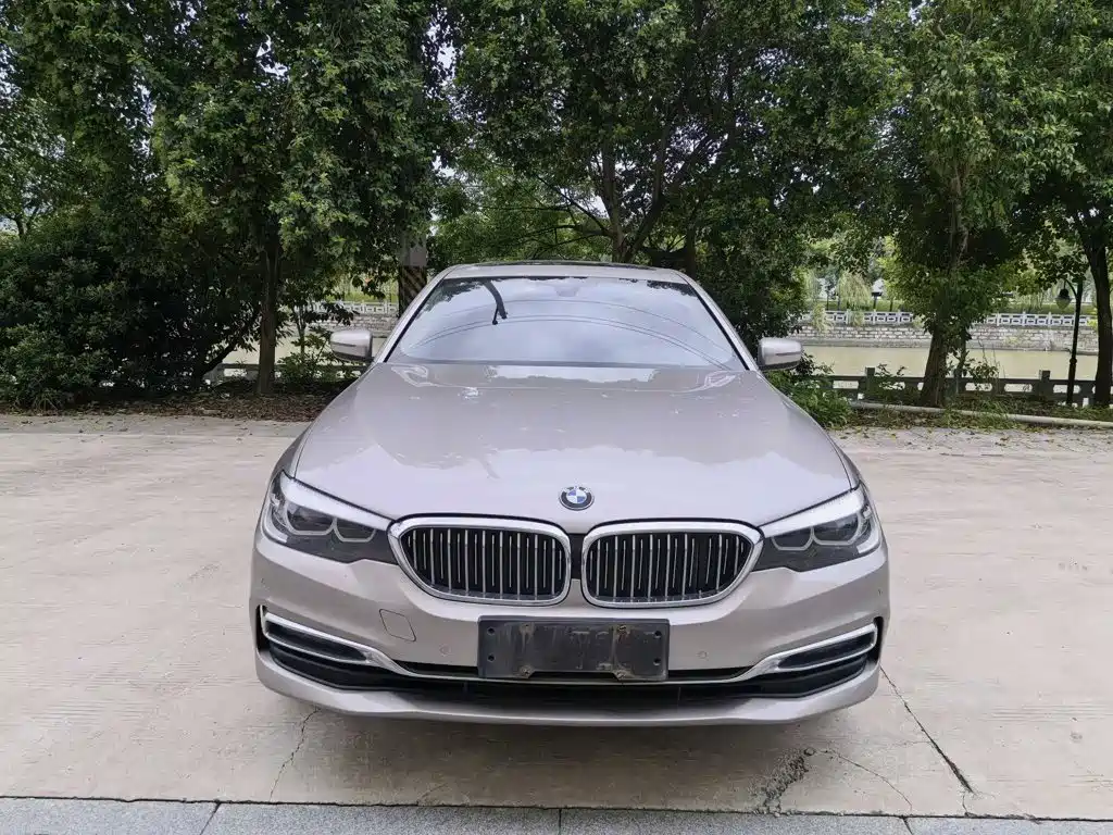 BMW 5 Series — фото 2
