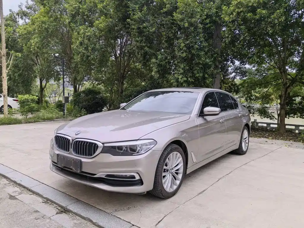 BMW 5 Series — фото 1