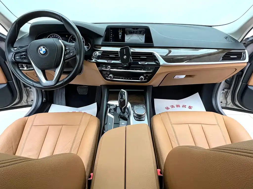 BMW 5 Series — фото 14