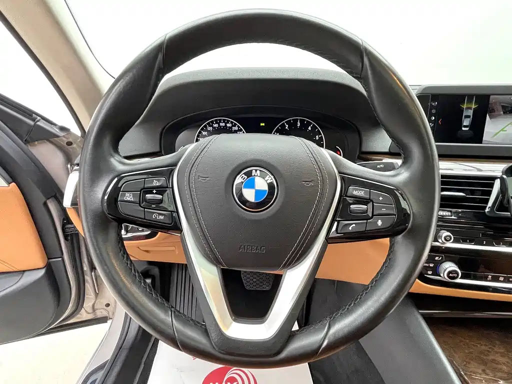 BMW 5 Series — фото 15