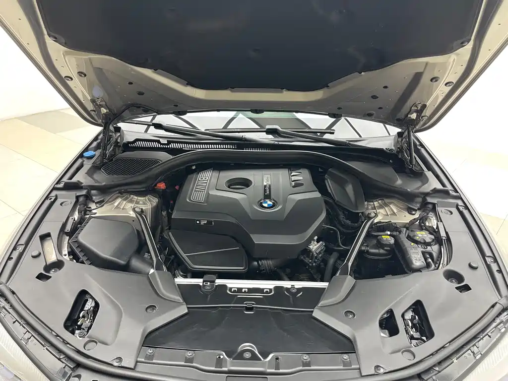 BMW 5 Series — фото 18