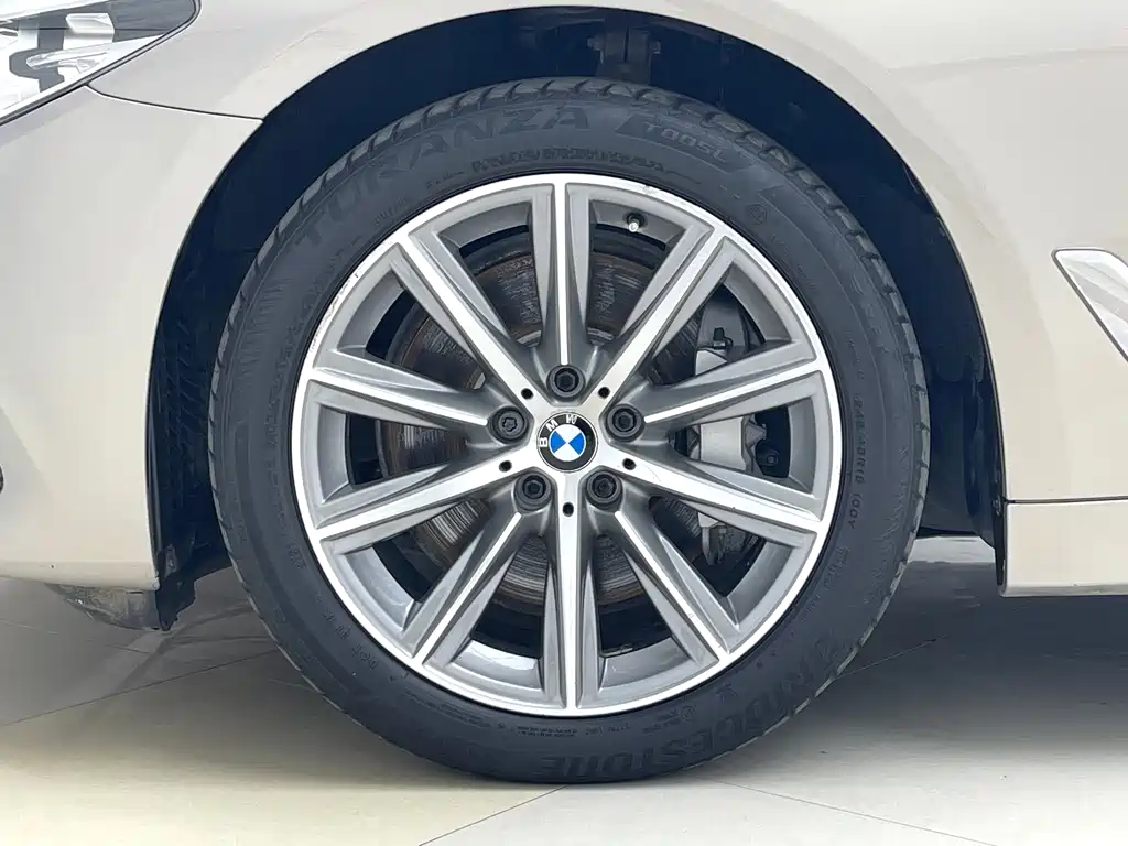 BMW 5 Series — фото 19