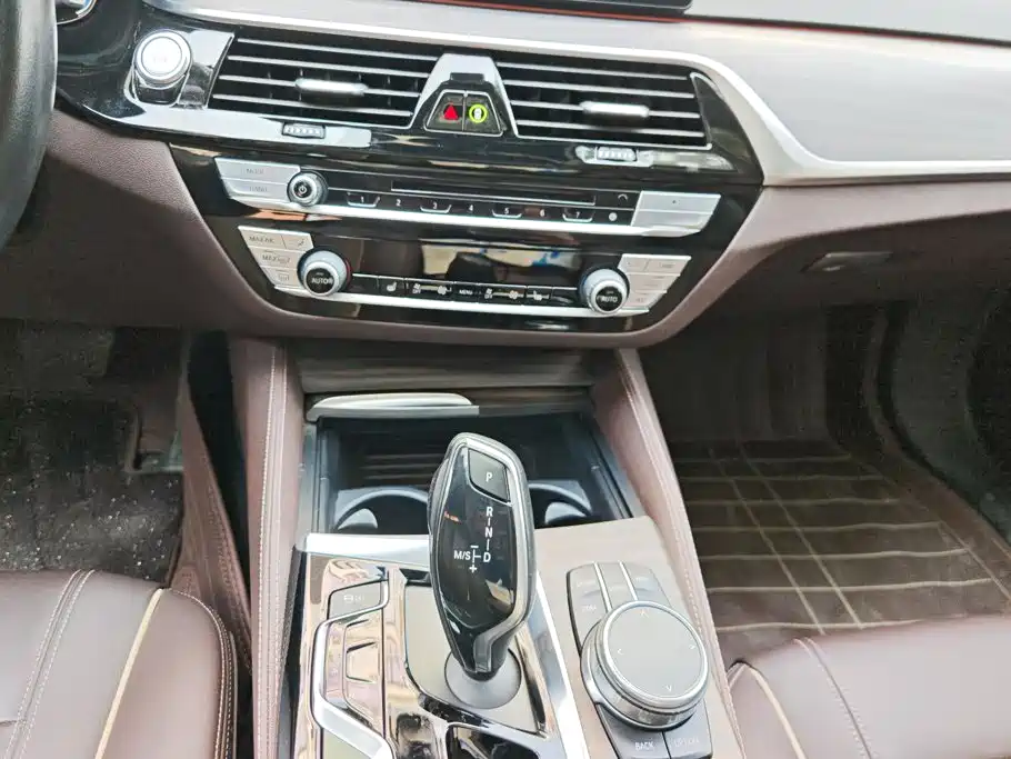 BMW 5 Series New Energy — фото 16