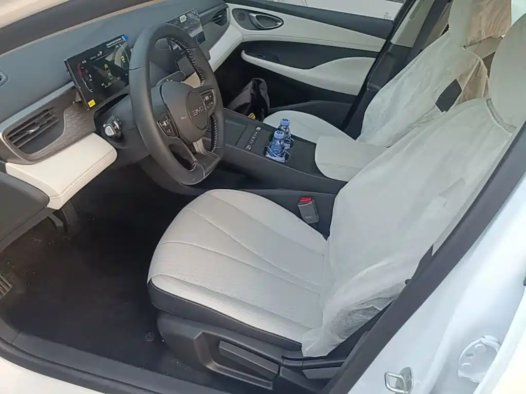 BYD Seal 05 DM-i — фото 15