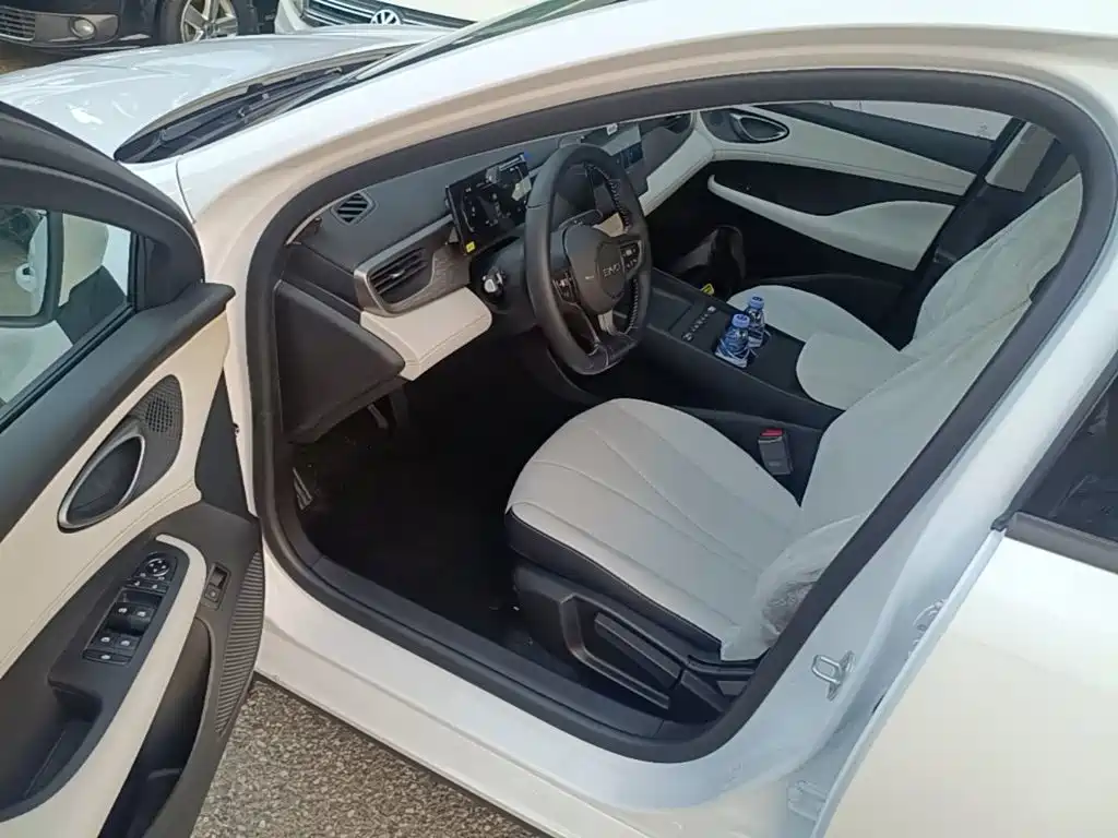 BYD Seal 05 DM-i — фото 16