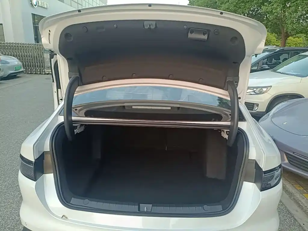 BYD Seal 05 DM-i — фото 19