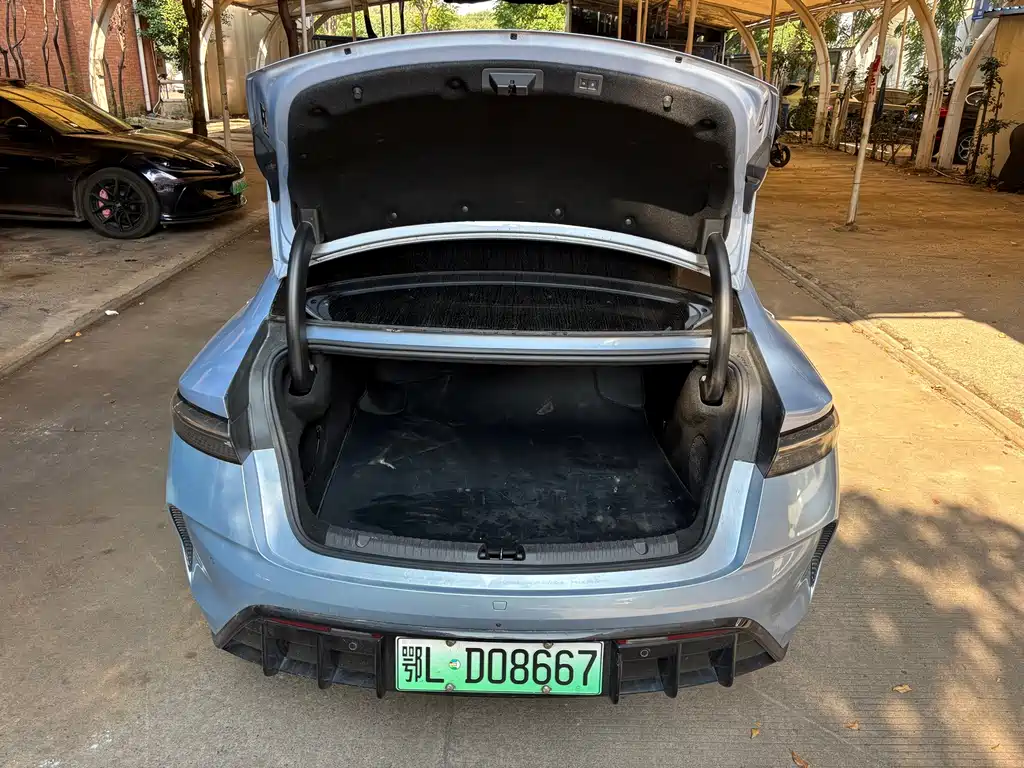BYD Seal — фото 11