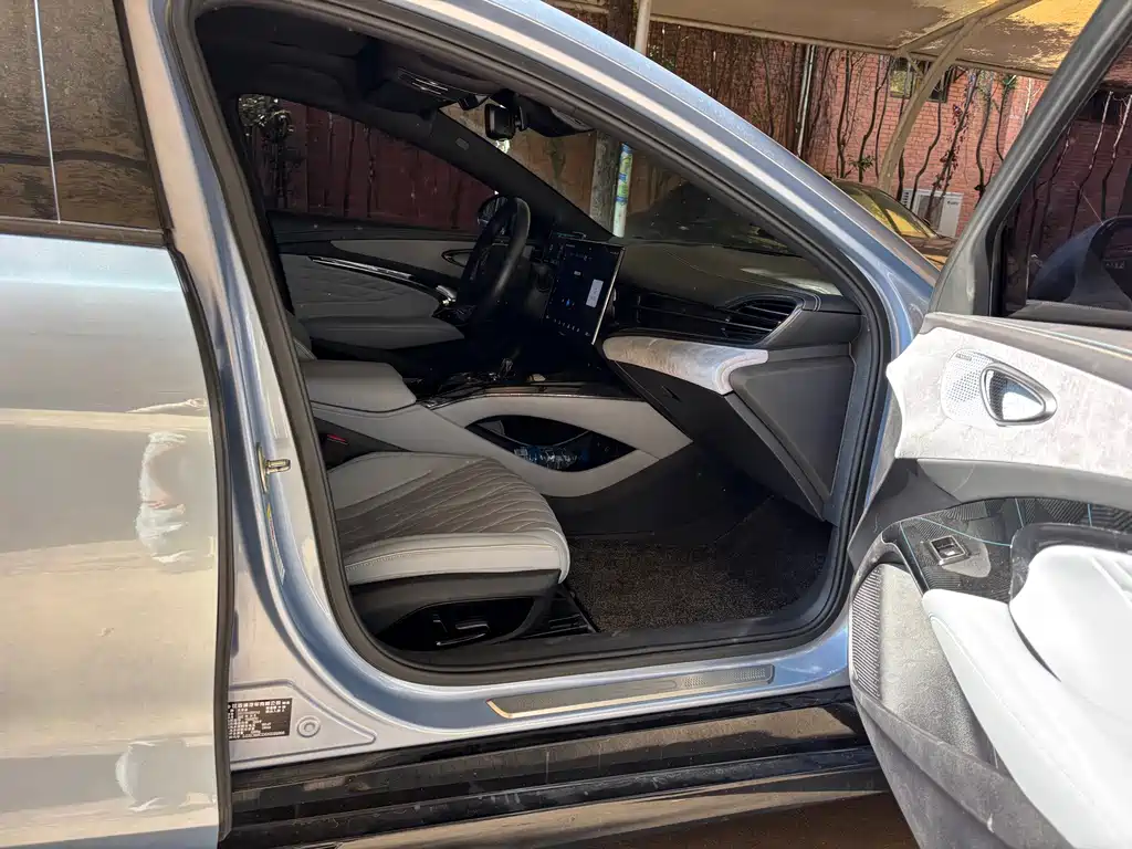 BYD Seal — фото 10