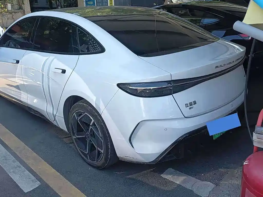 BYD Seal — фото 9