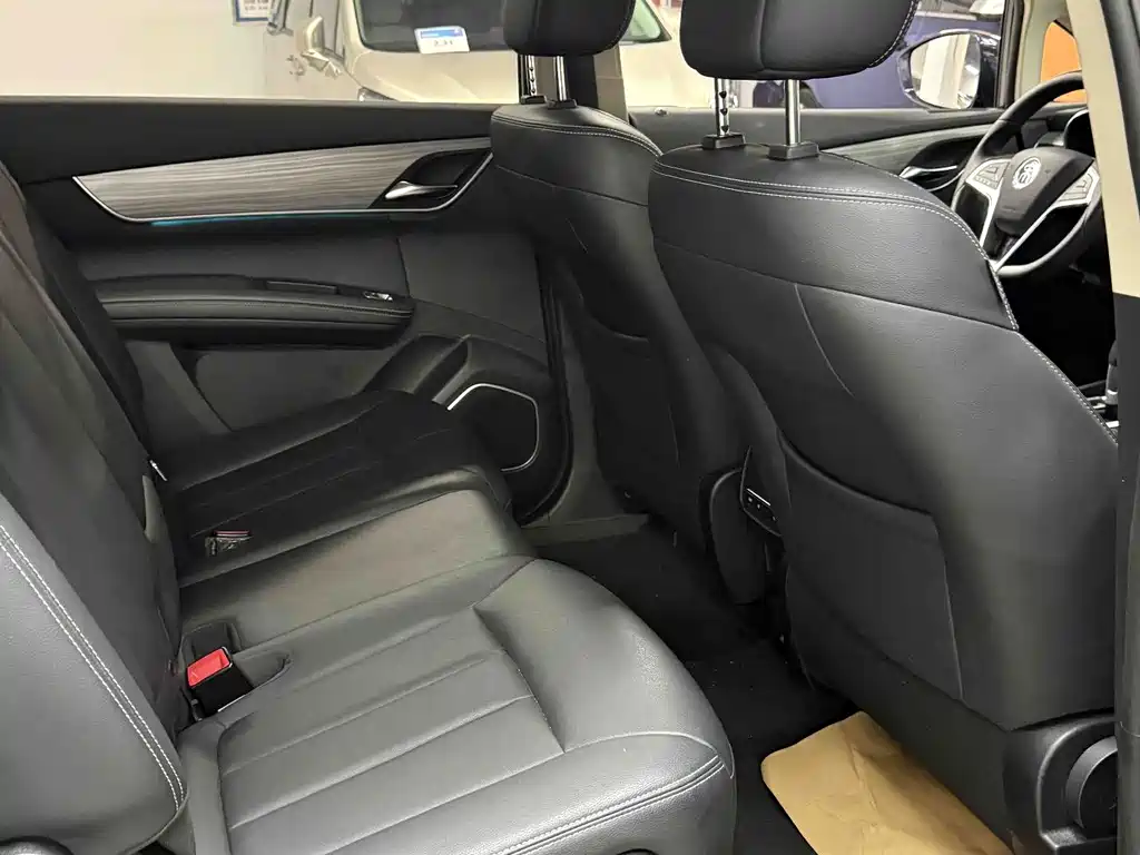 BYD MAX New Energy — фото 13