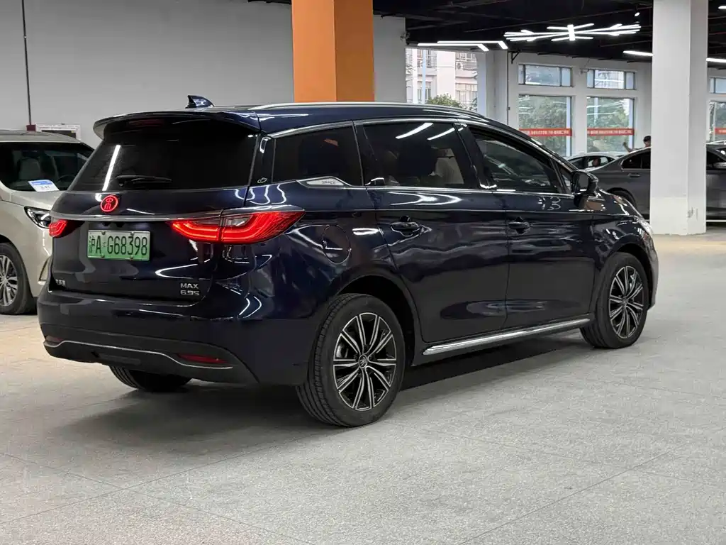 BYD MAX New Energy — фото 6