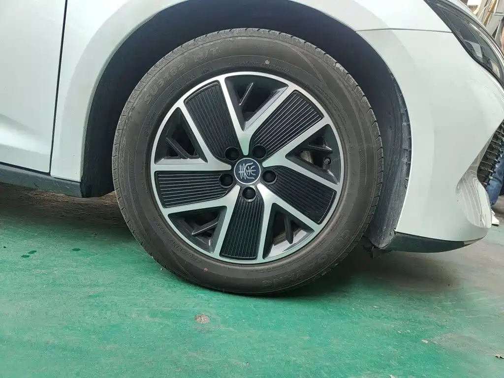 BYD Qin L — фото 25