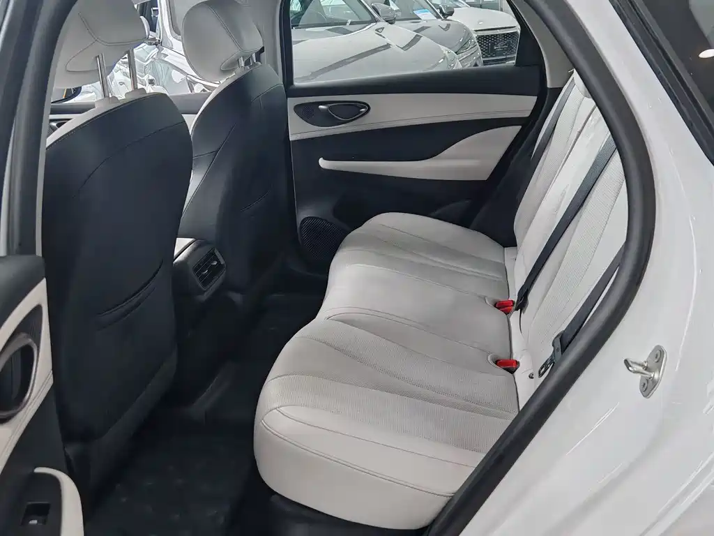 BYD Seal 05 DM-i — фото 11