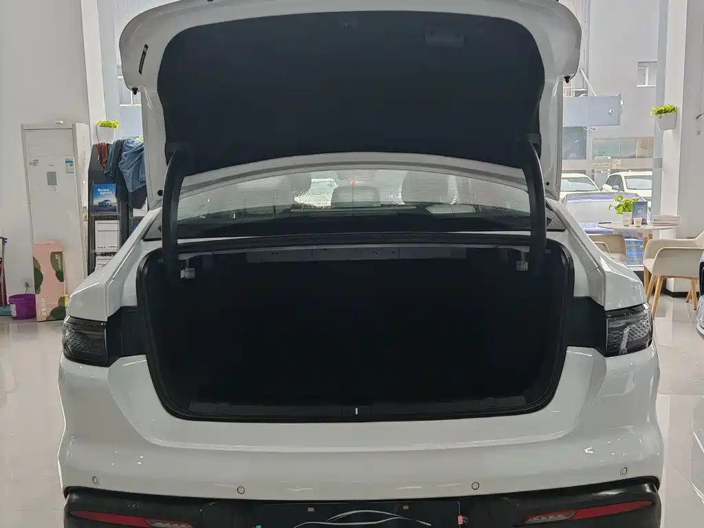 BYD Seal 05 DM-i — фото 8