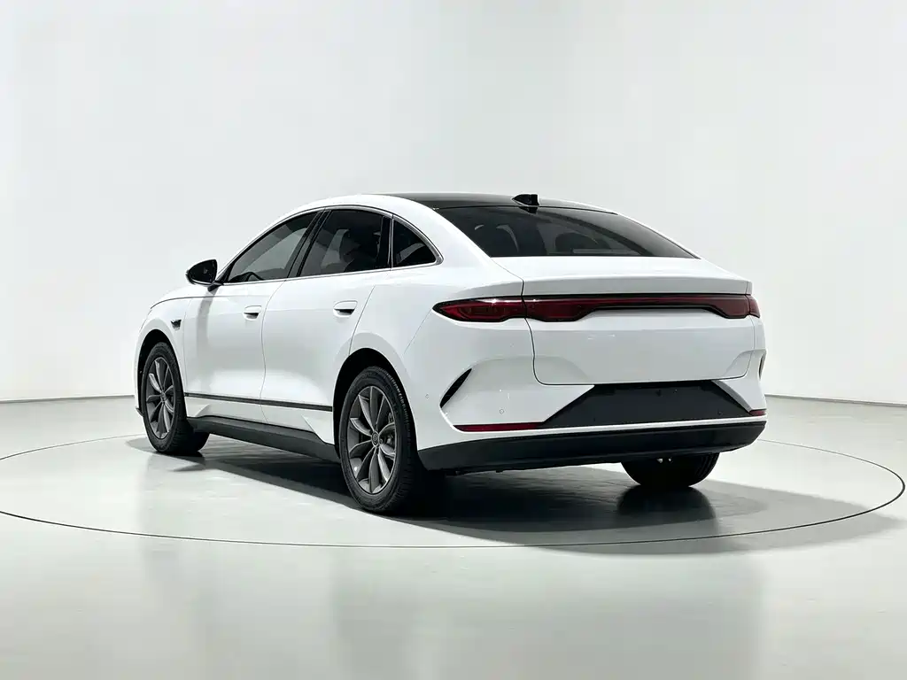BYD Qin L — фото 8