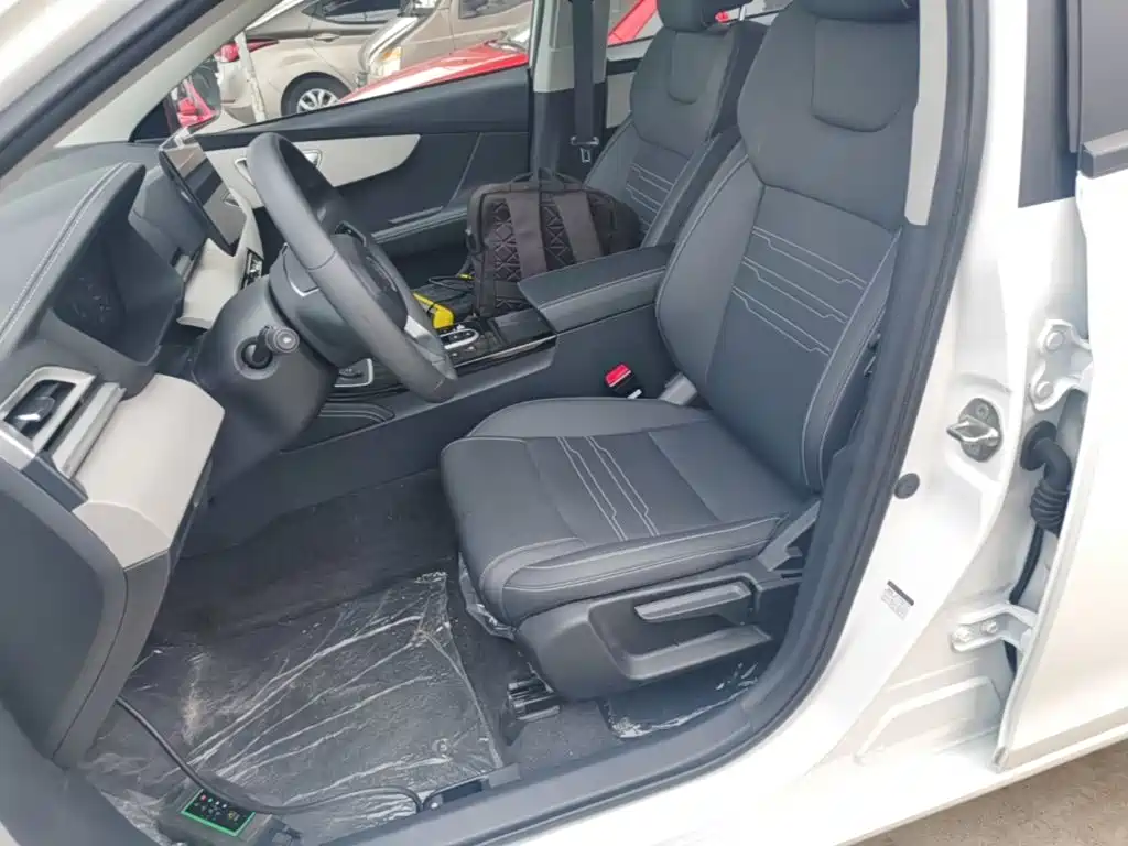 BYD Qin PLUS — фото 15